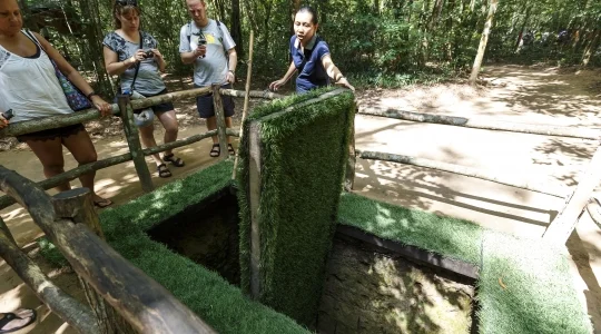 クチトンネル観光 + メコン川クルーズ